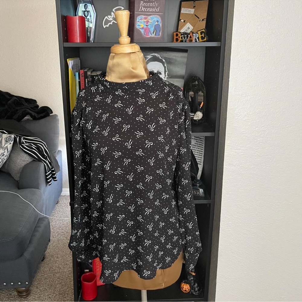 Black and White Patterned Women's Top